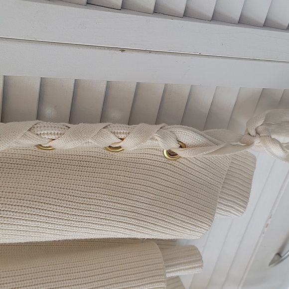 Michael Kors Cream Beige Side Lace Sleeveless Sweater. Size Large. - Picture 3 of 11